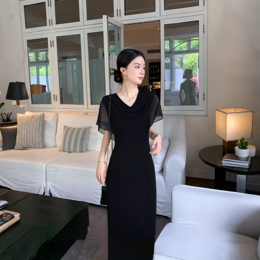 A2025夏季新款气质收腰显瘦洋气减龄轻奢女人味黑色连衣裙D2830