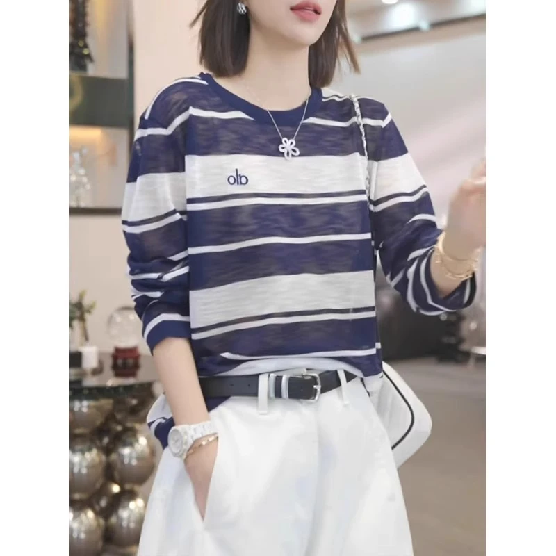 芯娇晴字母条纹长袖防晒t恤女夏季2025新款轻薄空调罩衫休闲上衣
