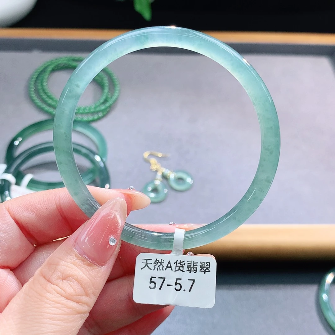 未镶嵌手镯（圆镯）翡翠