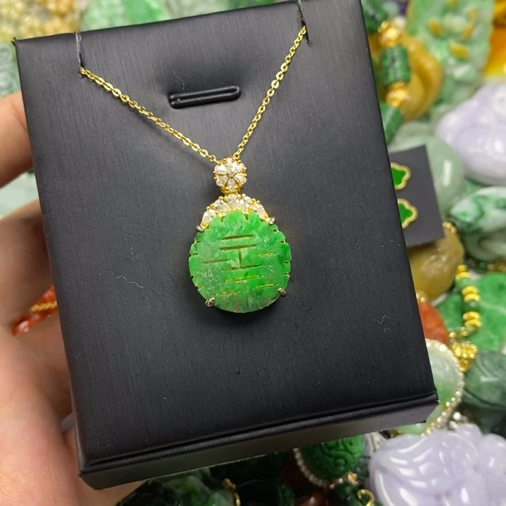 翡翠未镶嵌吊坠(赠链)
