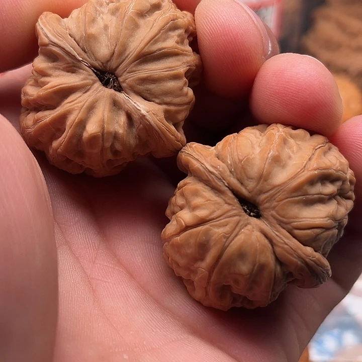 文玩核桃把件元宝