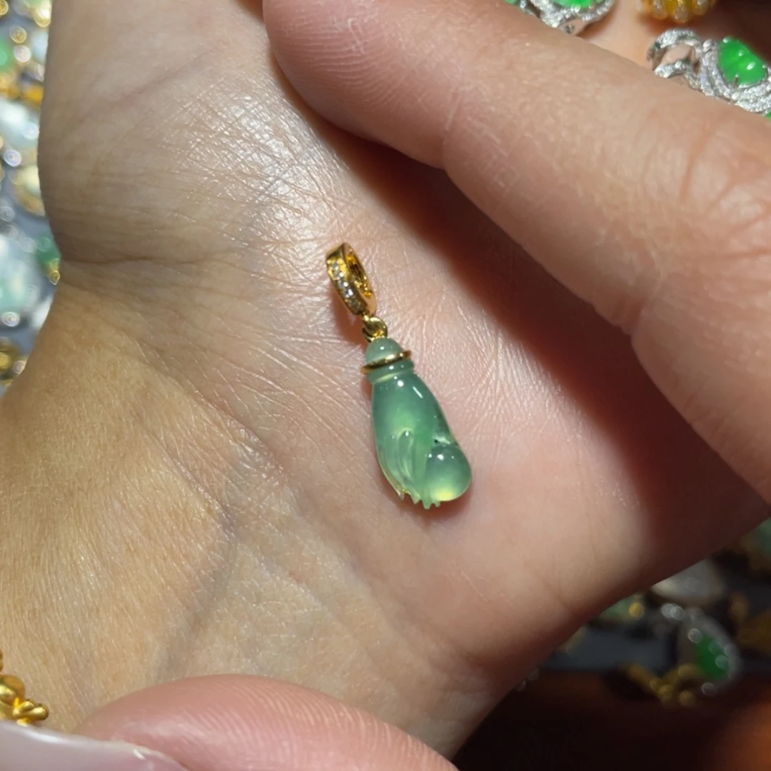 【闪购商品】翡翠吊坠(不含链)18K金镶嵌