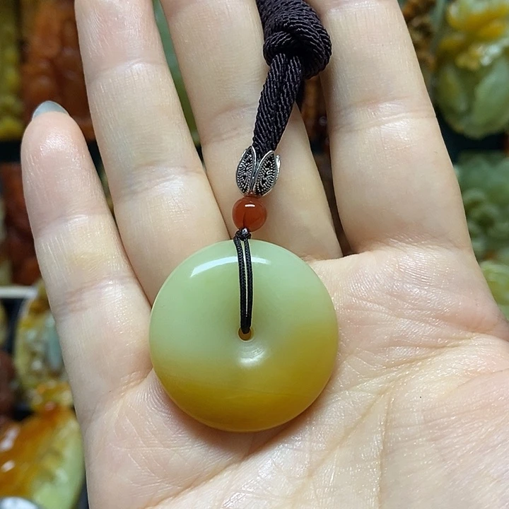 岫玉未镶嵌吊坠(赠链)