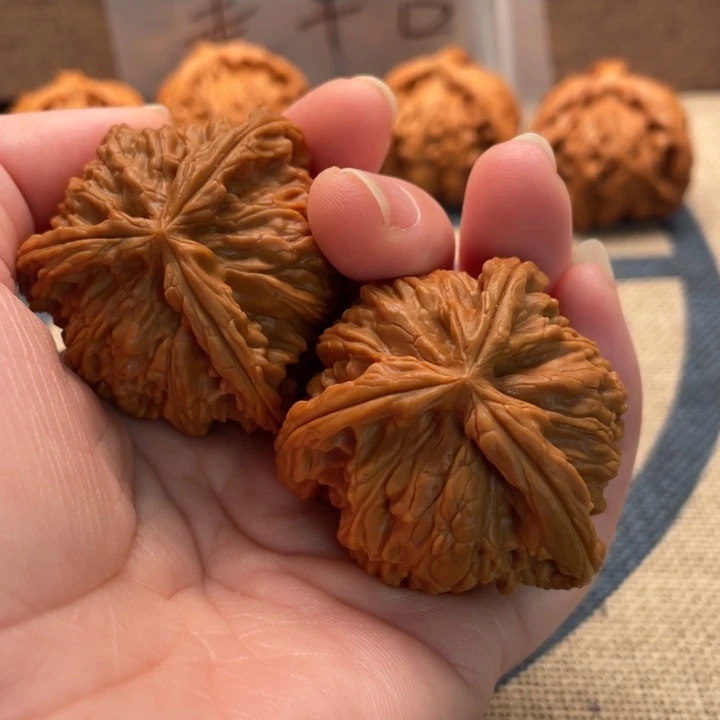 正***生核桃白狮子41核桃