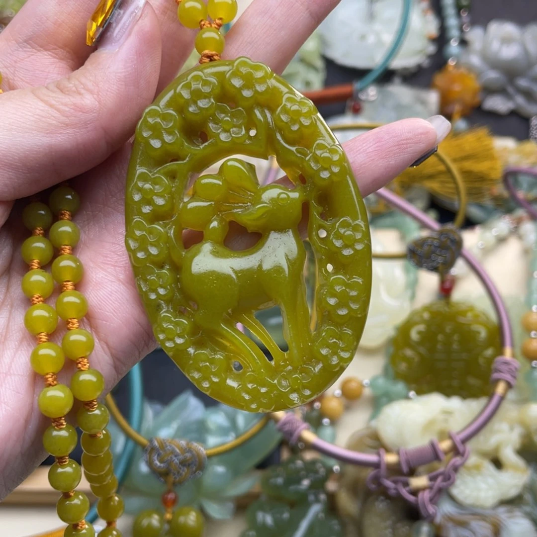 蛇纹石玉颈饰未镶嵌