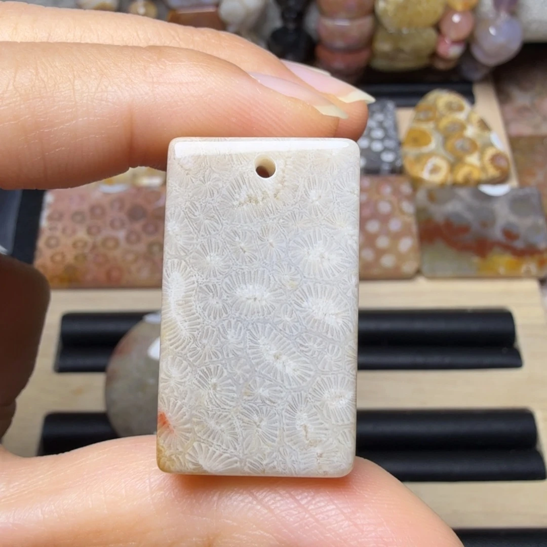 硅化玉未镶嵌玉透 灰色虫纹