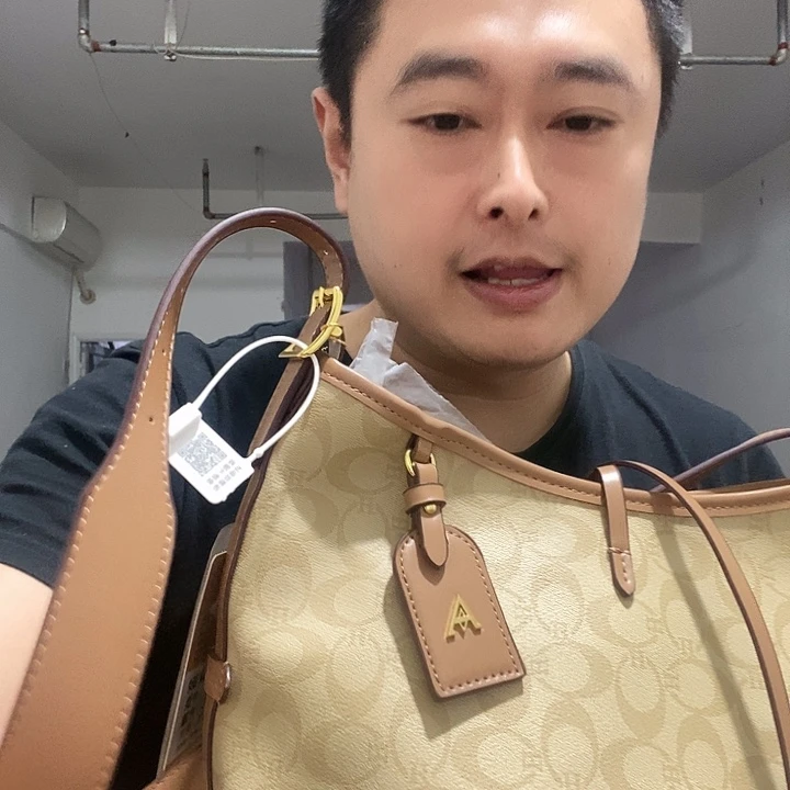 黄牛皮（革）鳄鱼皮（革）犏牛皮（革）