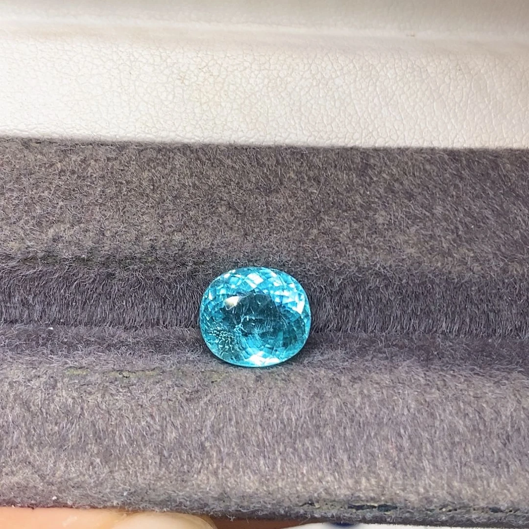 碧玺3.3克拉天然霓虹蓝色帕拉伊巴未镶嵌