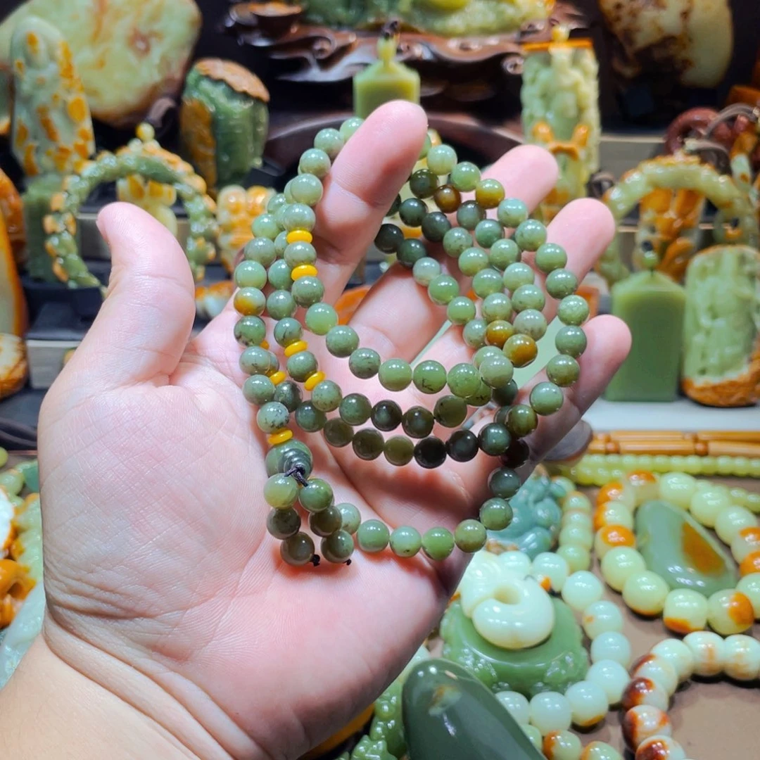 透闪石质玉未镶嵌珠宝奇石