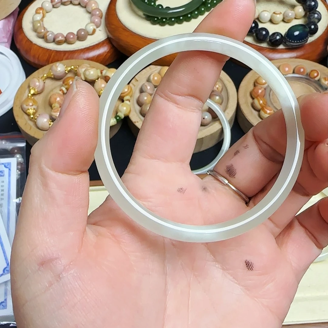 和田玉手镯未镶嵌眼***风