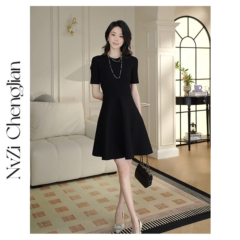 女子成鉴 赫本风尚_复古优雅法式简约小黑裙修身职业装 S-J25Z002