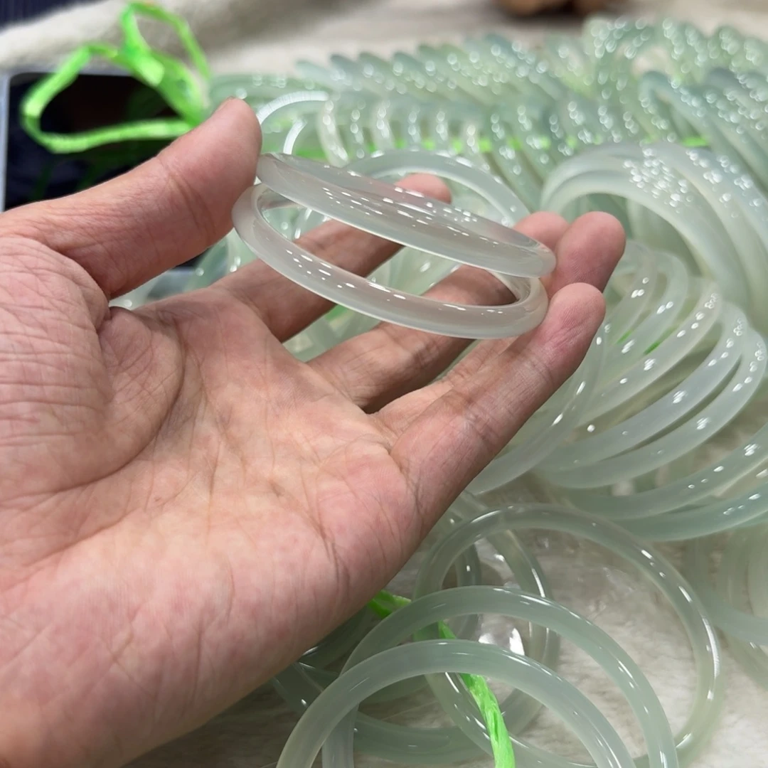 ᰔ***⁷玛瑙/玉髓手镯未镶嵌18