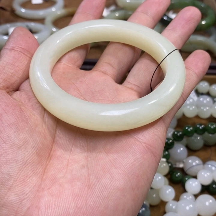 和田玉手镯未镶嵌新疆且末金山8号矿奶白手镯