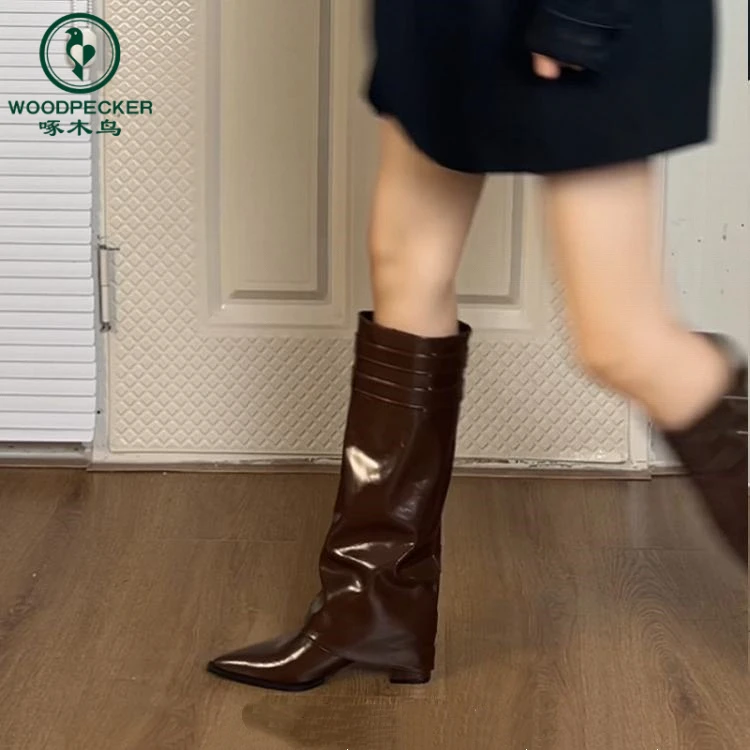 啄木鸟法式长筒靴女尖头粗跟骑士靴不过膝皮带扣直筒棕色裤管靴