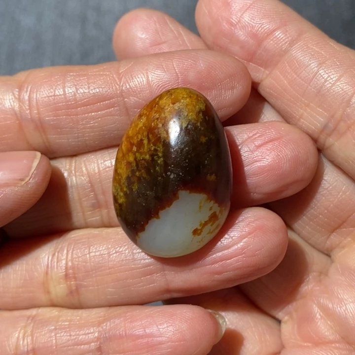 和田玉未镶嵌把件