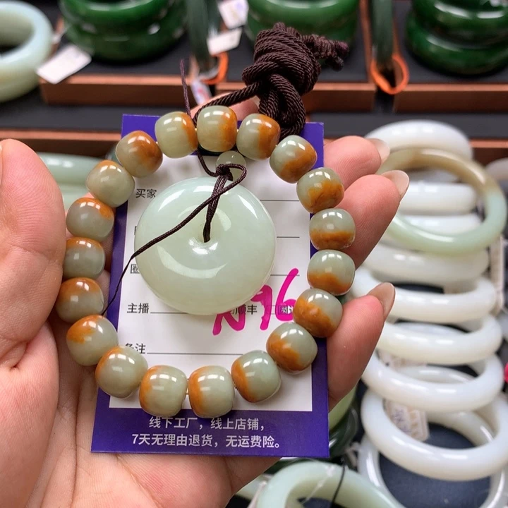 【闪购商品】未镶嵌手链和田玉（糖玉）李*.