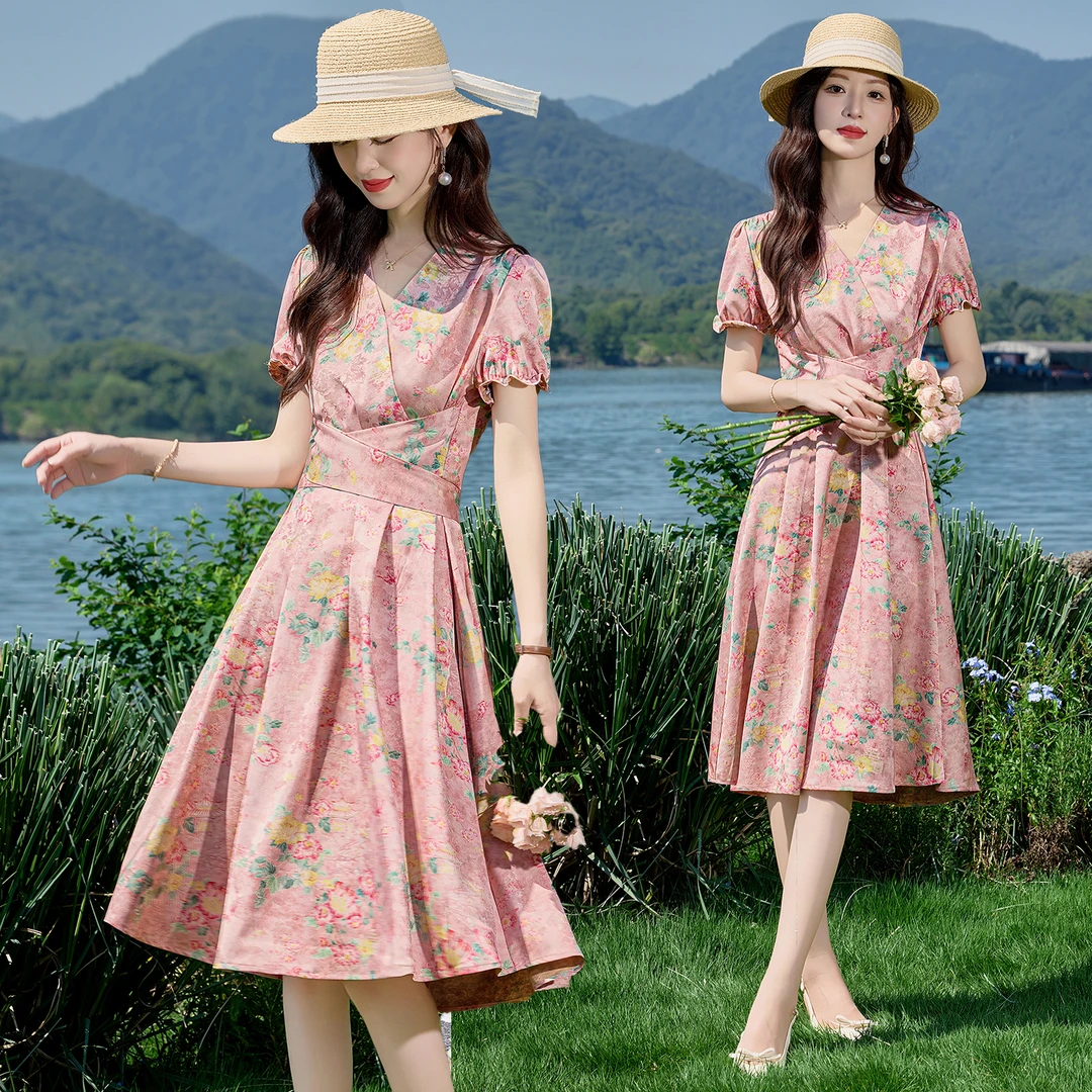 法式碎花连衣裙女夏季轻奢高级感巨好看收腰减龄遮肚子显瘦裙子