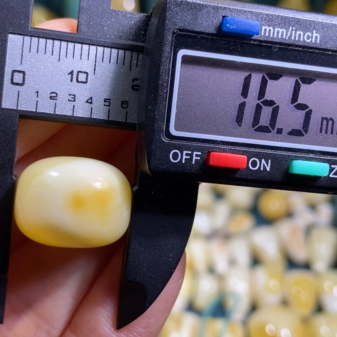 未镶嵌蜜蜡裸石配饰