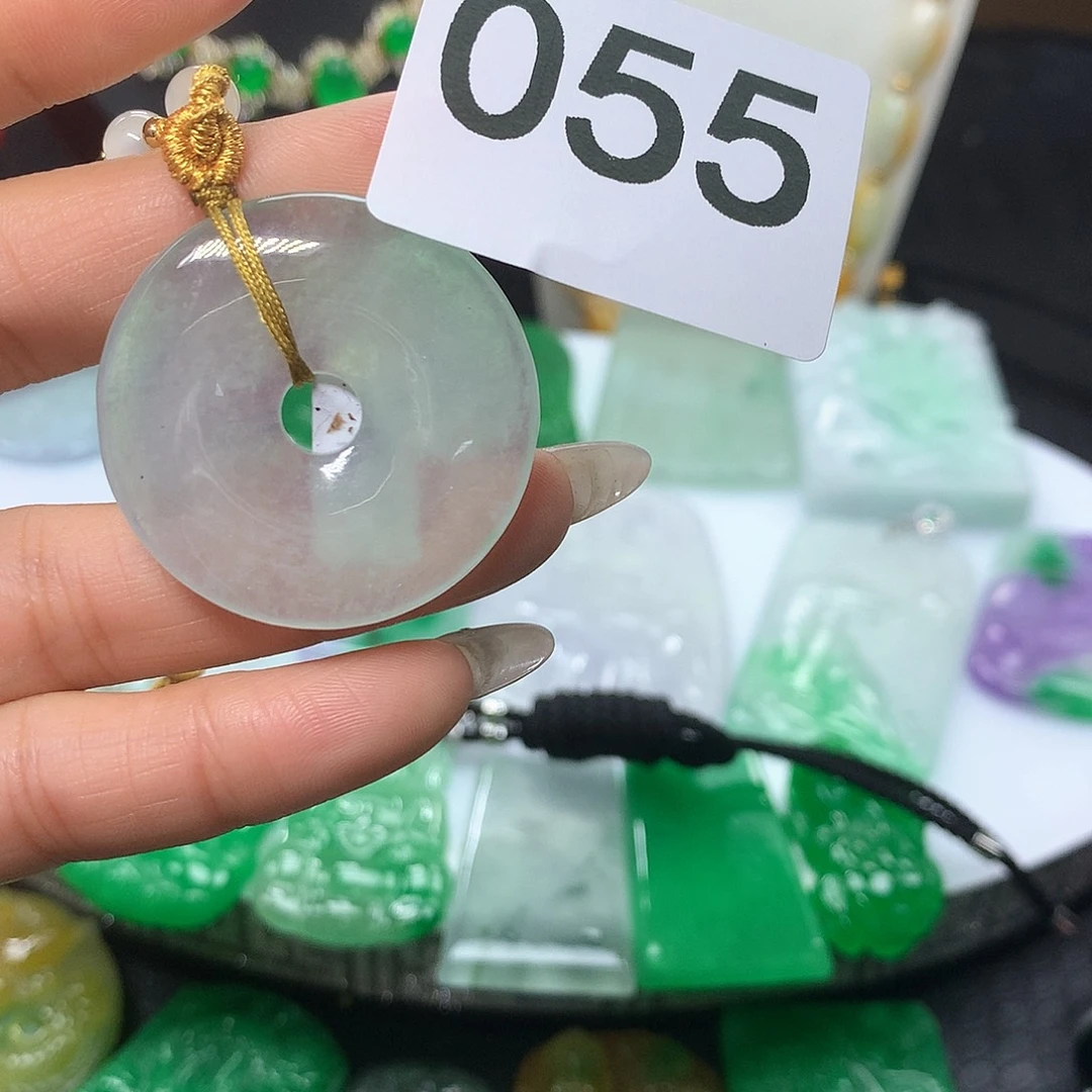 翡翠吊坠(赠链)未镶嵌