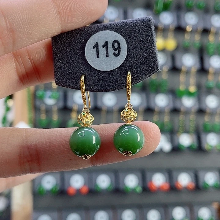 18K金镶嵌和田玉耳饰