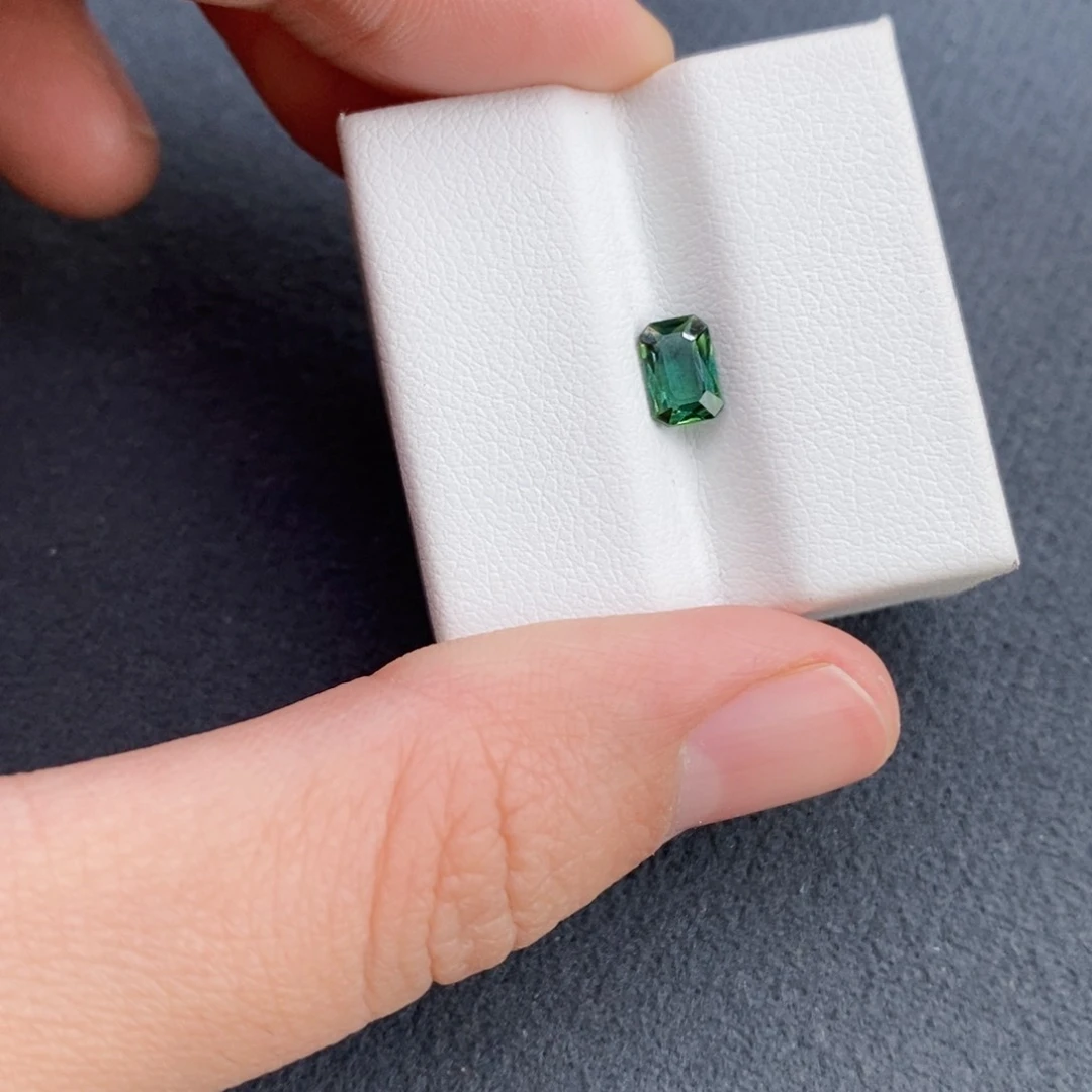 蓝宝石裸石未镶嵌柒***光