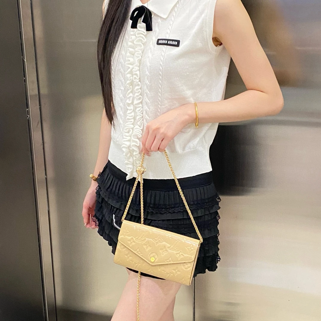 95新 LouisVuitton/路易威登 lv奶茶色信封单肩斜挎包
