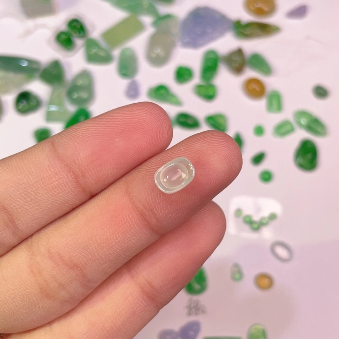 翡翠未镶嵌颈饰裸石