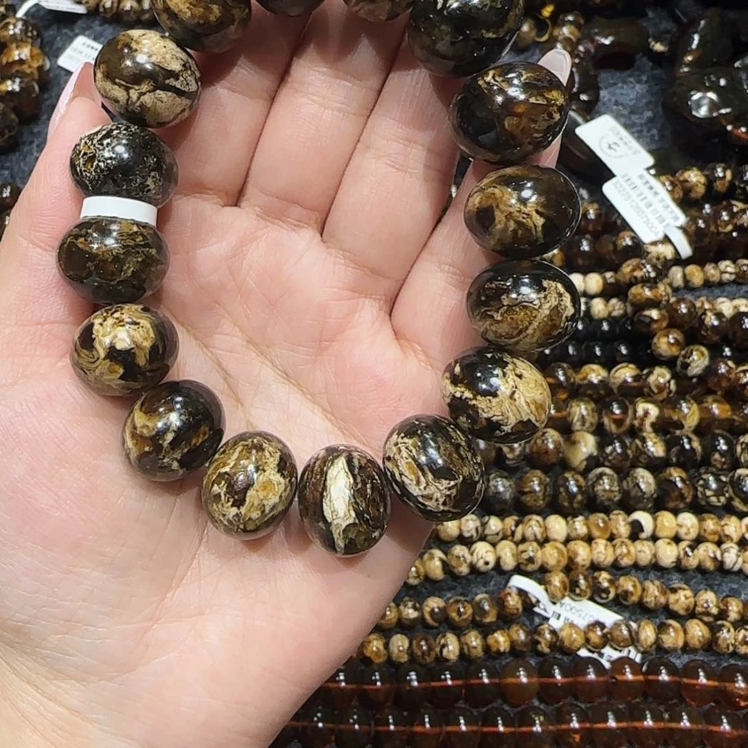 琥珀颈饰未镶嵌潇*抚顺琥珀