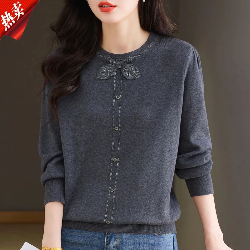 【原版正品】羊毛衫女秋冬新款打底衫圆领蝴蝶结烫钻扣子长袖毛衣