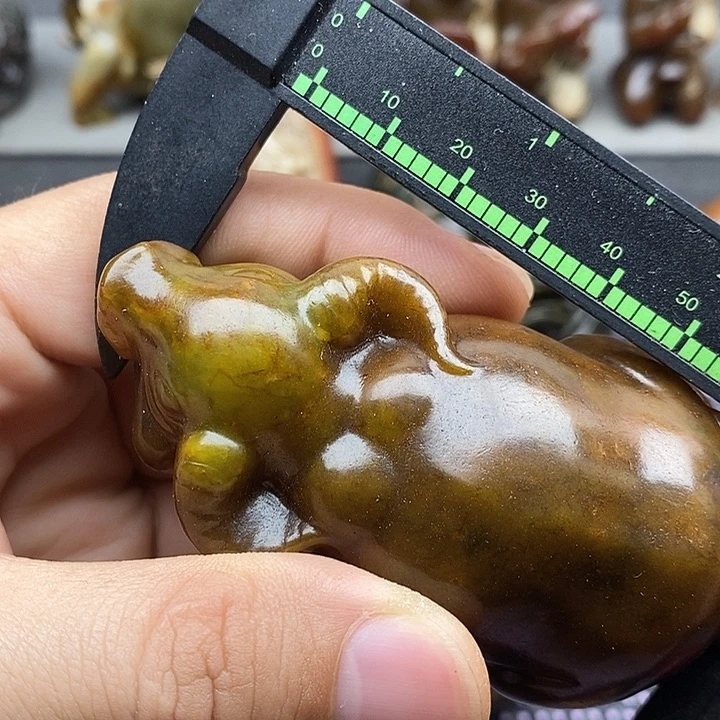 未镶嵌蛇纹石玉颈饰