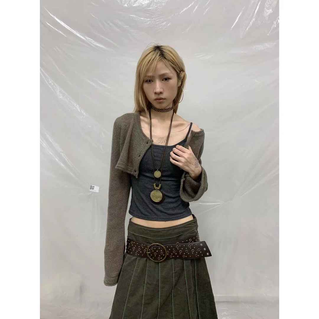 【26.ayes上新】复古浪漫氛围感叠穿宽松纯色短款针织衫