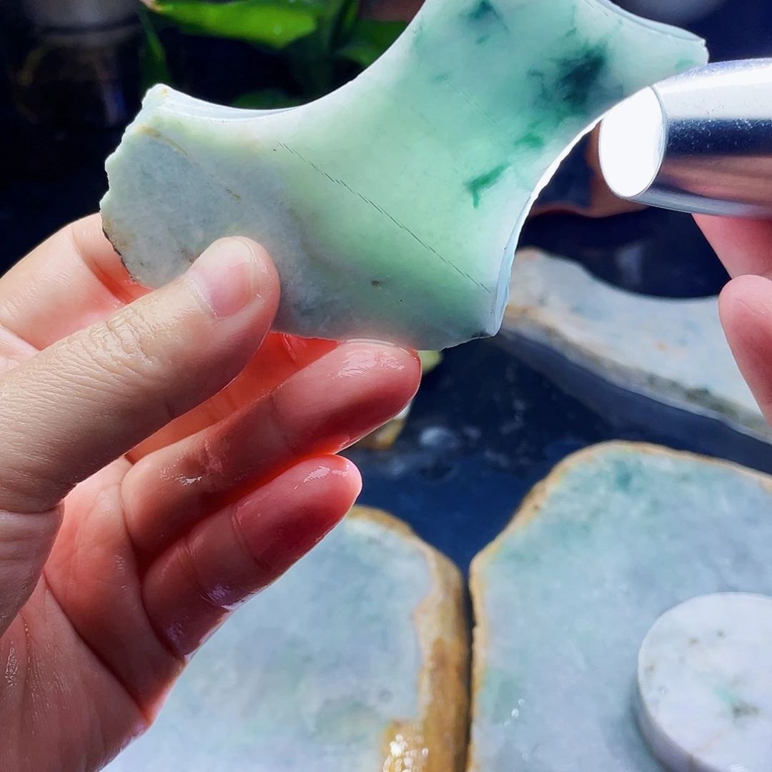 翡翠未镶嵌颈饰毛料32