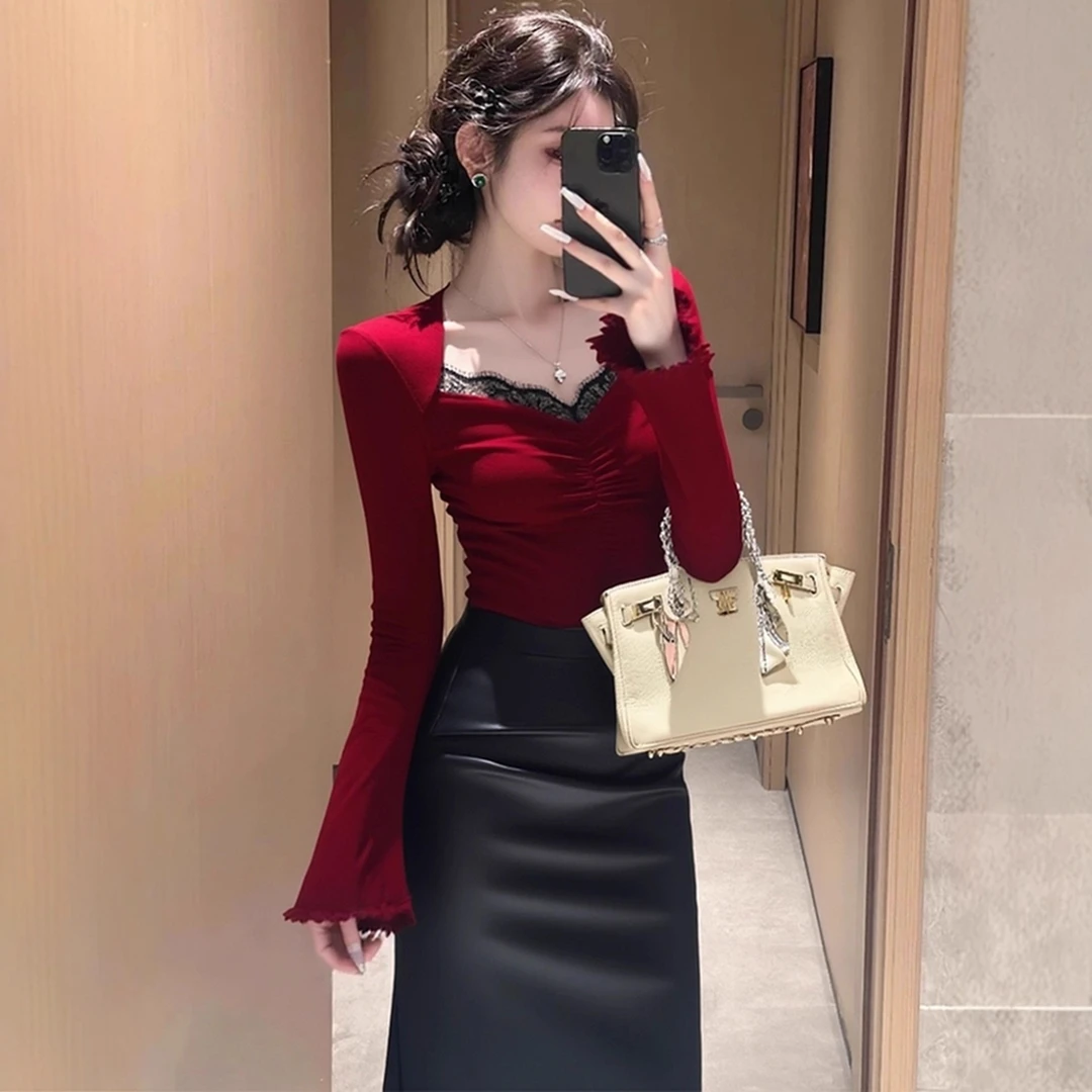 法式气质名媛别致红色蕾丝拼接T恤女秋冬新款高级感小众内搭上衣