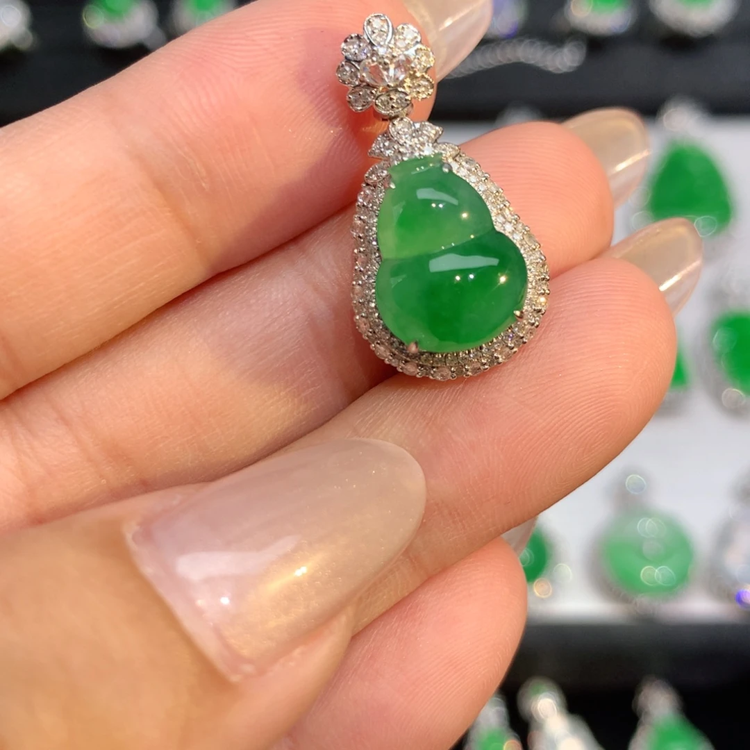 翡翠18K金镶嵌颈饰