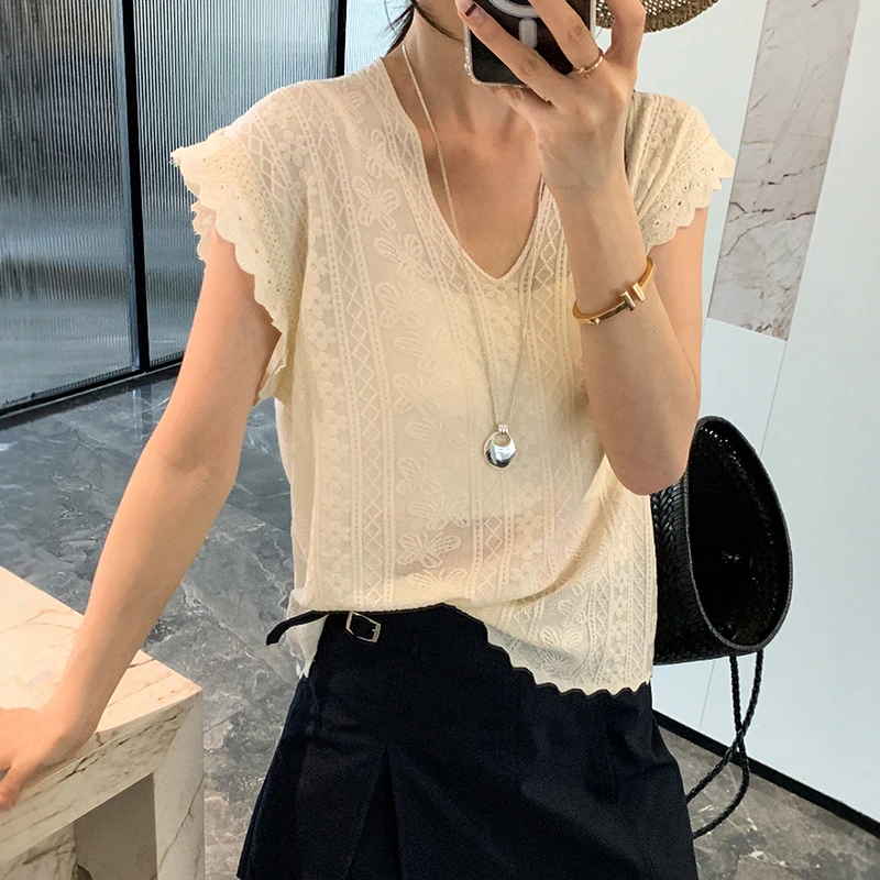 欧洲站2025夏季新款钩花V领蕾丝花边飞飞袖针织百搭打底衫上衣女