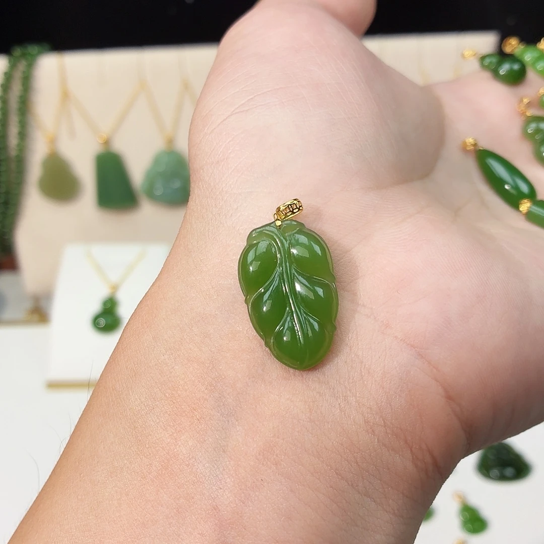 用***9和田玉（碧玉）18K金镶嵌吊坠(赠链)