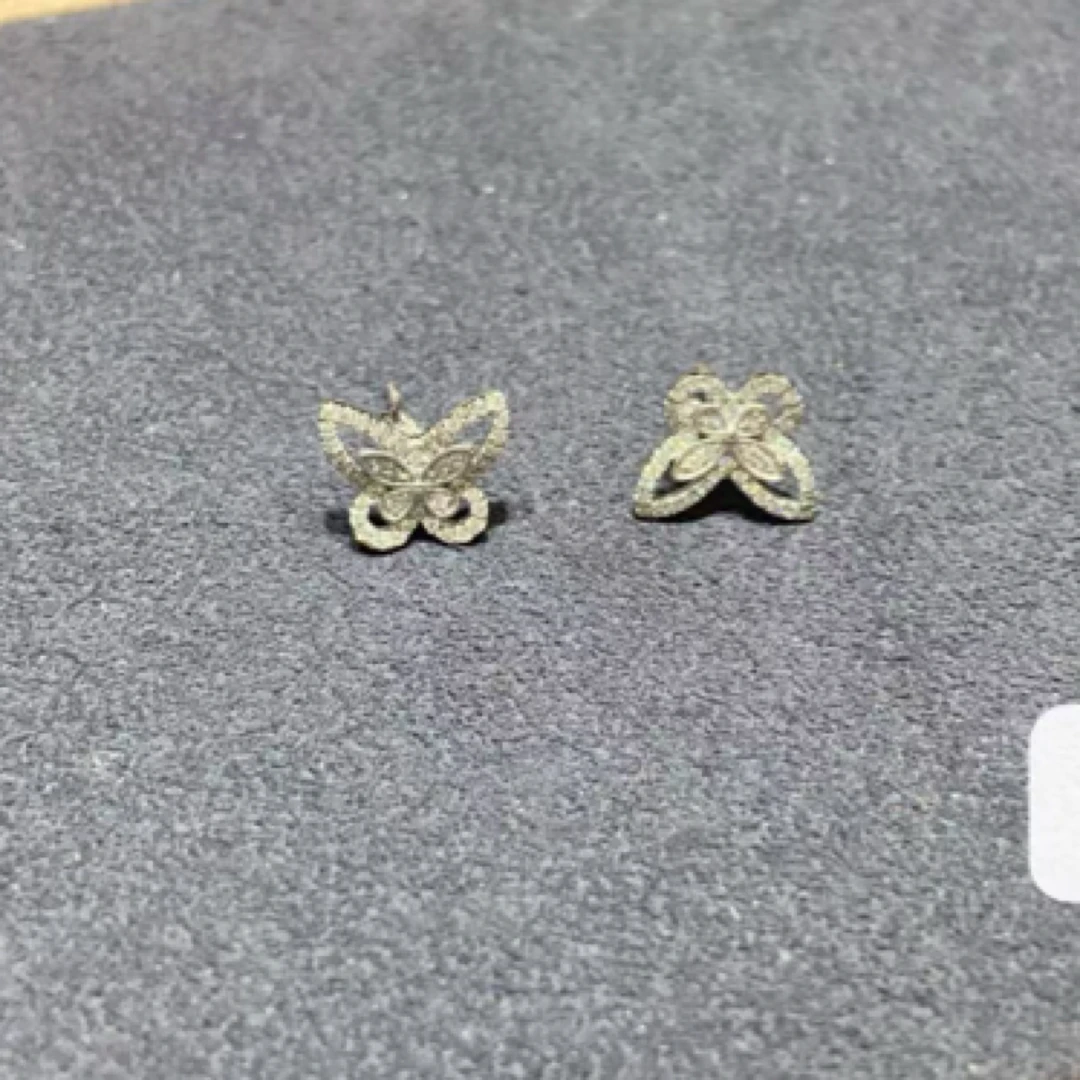 铂金pt950蝴蝶耳钉