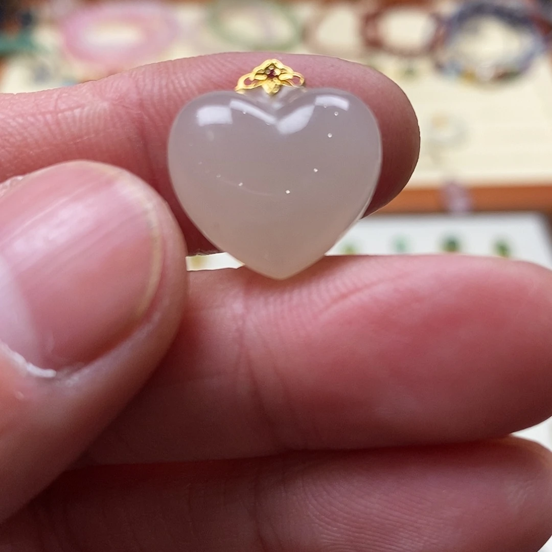 和田玉吊坠(不含链)18K金镶嵌雯*