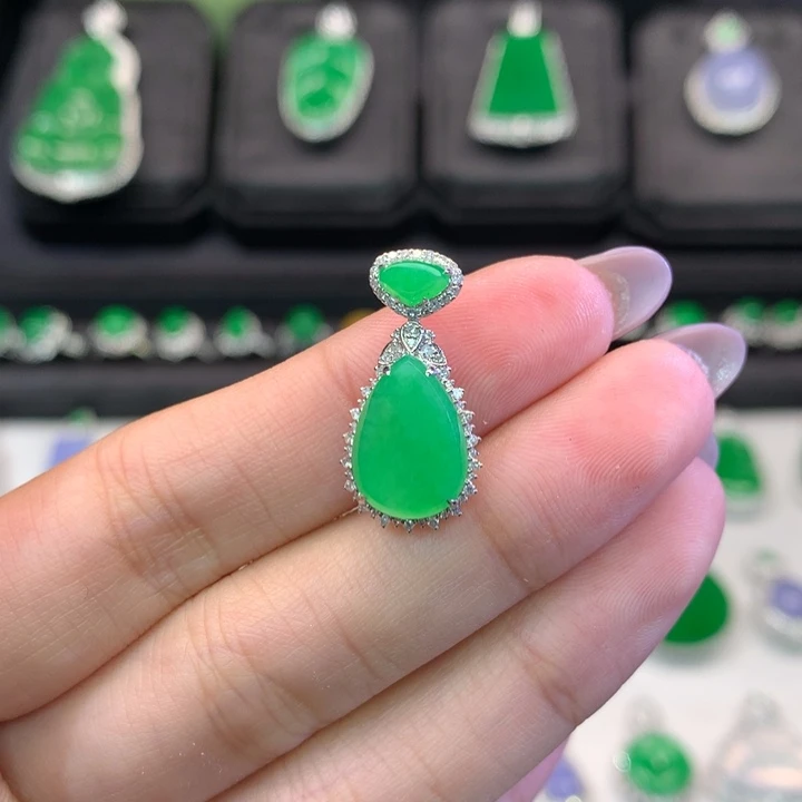 翡翠吊坠(不含链)18K金镶嵌