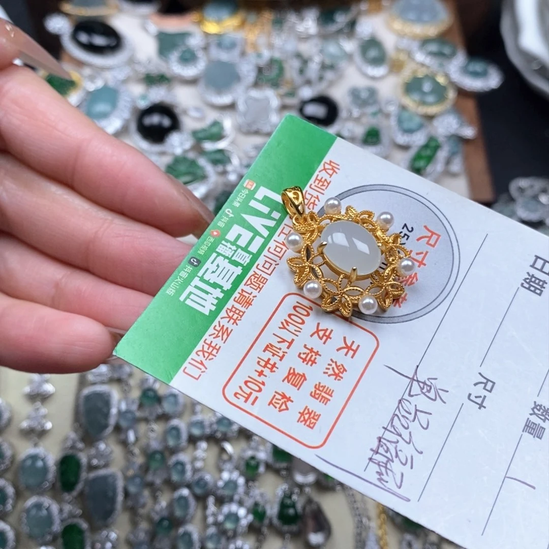 翡翠颈饰未镶嵌翡翠