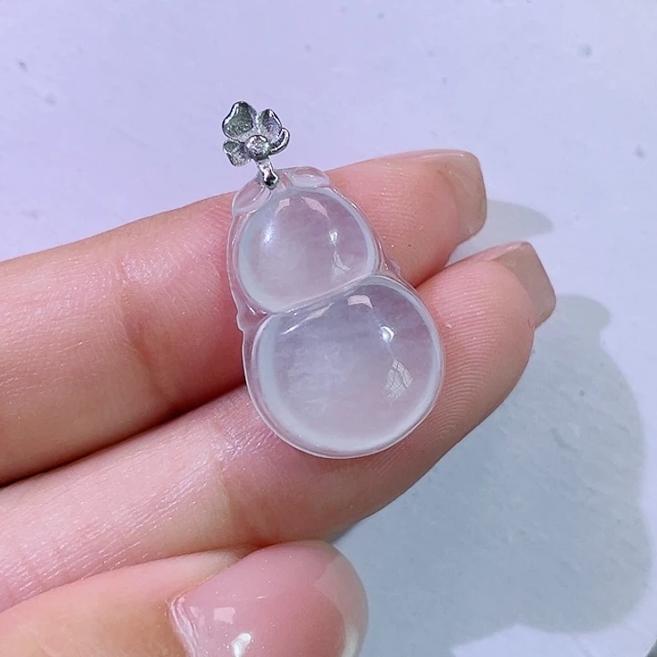 翡翠18K金镶嵌颈饰葫芦