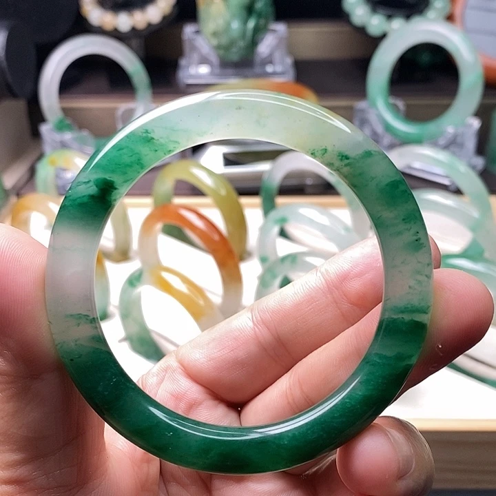 石英质玉(非洲翠)未镶嵌手镯