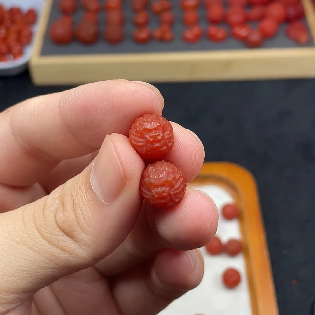 南红玛瑙24号瓦西包浆卡11龙珠两颗未镶嵌