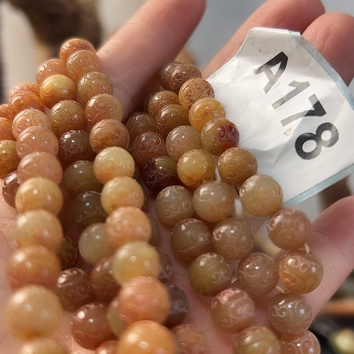 人***戏和田玉（糖玉）未镶嵌颈饰