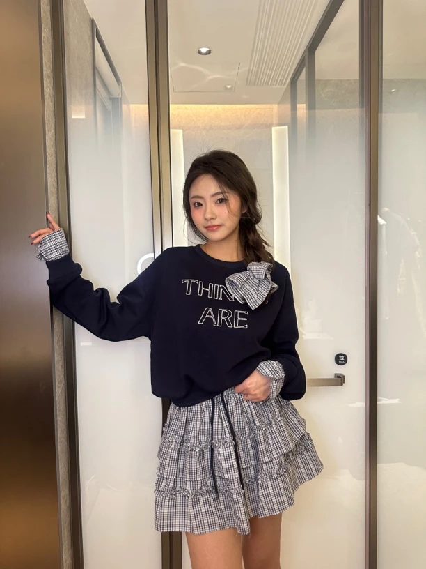 韩系慵懒风圆领套头卫衣女高腰格子蛋糕裙套装