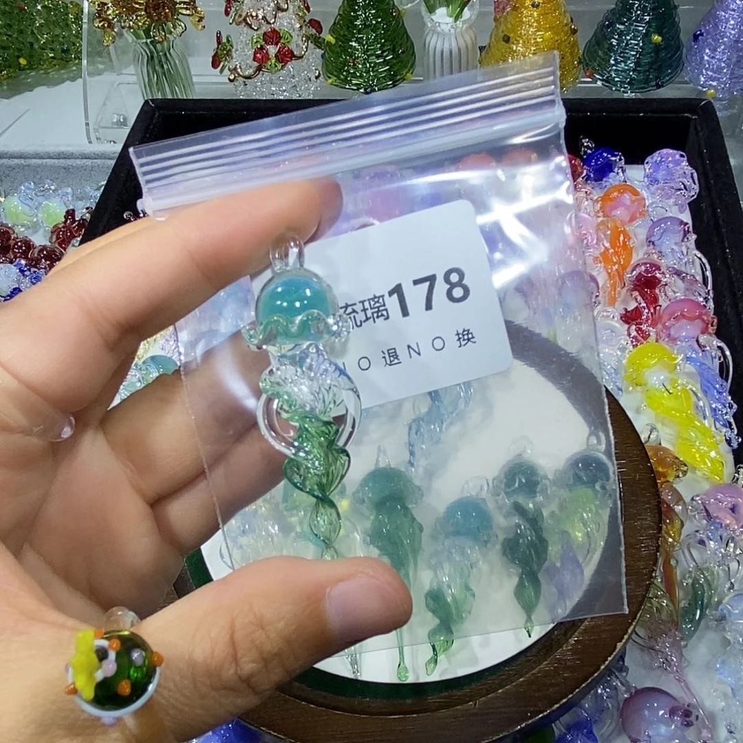 胖****玻璃颈饰178水母一个