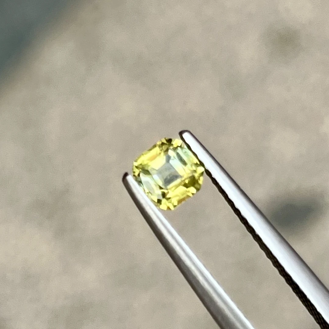 天然蓝宝石裸石 火彩璀璨夺目 晶体干净明亮