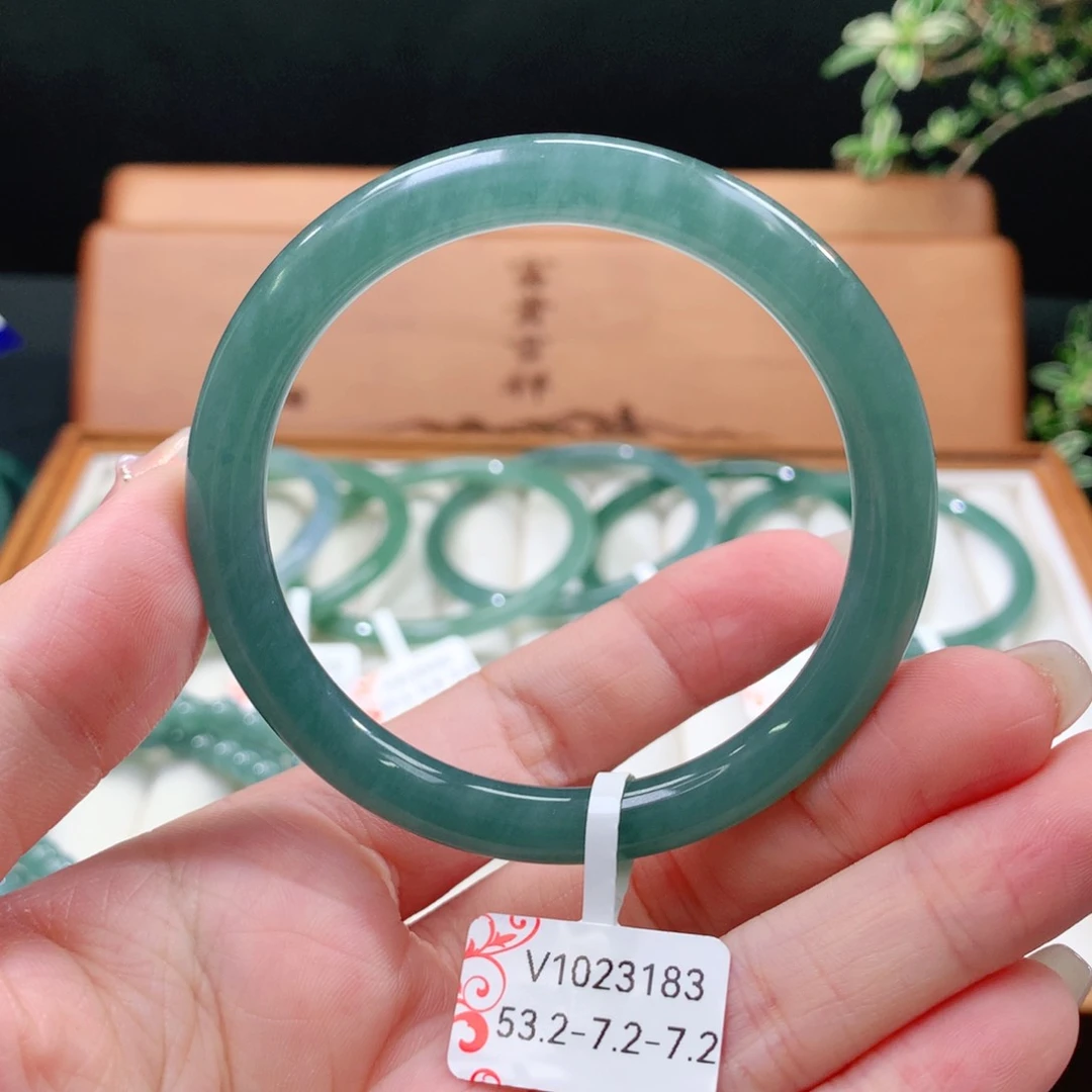 翡翠手镯未镶嵌天然