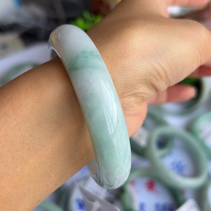 翡翠未镶嵌手镯纯天然缅甸A货翡翠飘花半山水55.6