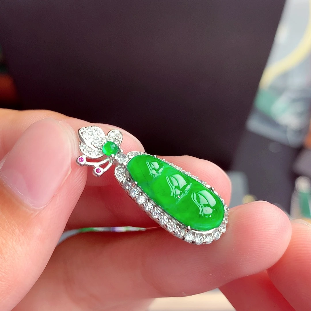 翡翠未镶嵌颈饰挂件